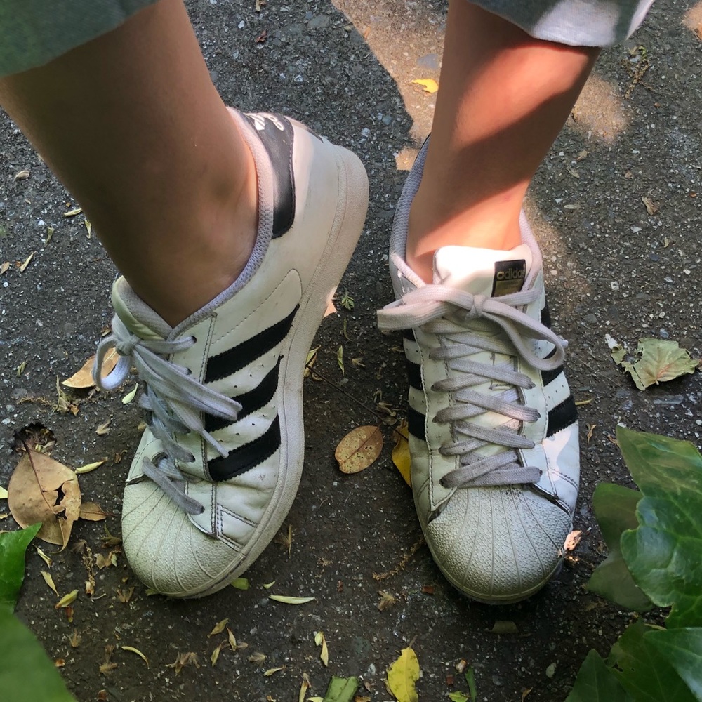 white adidas superstars with 3 black stripes 🏴🏳️
